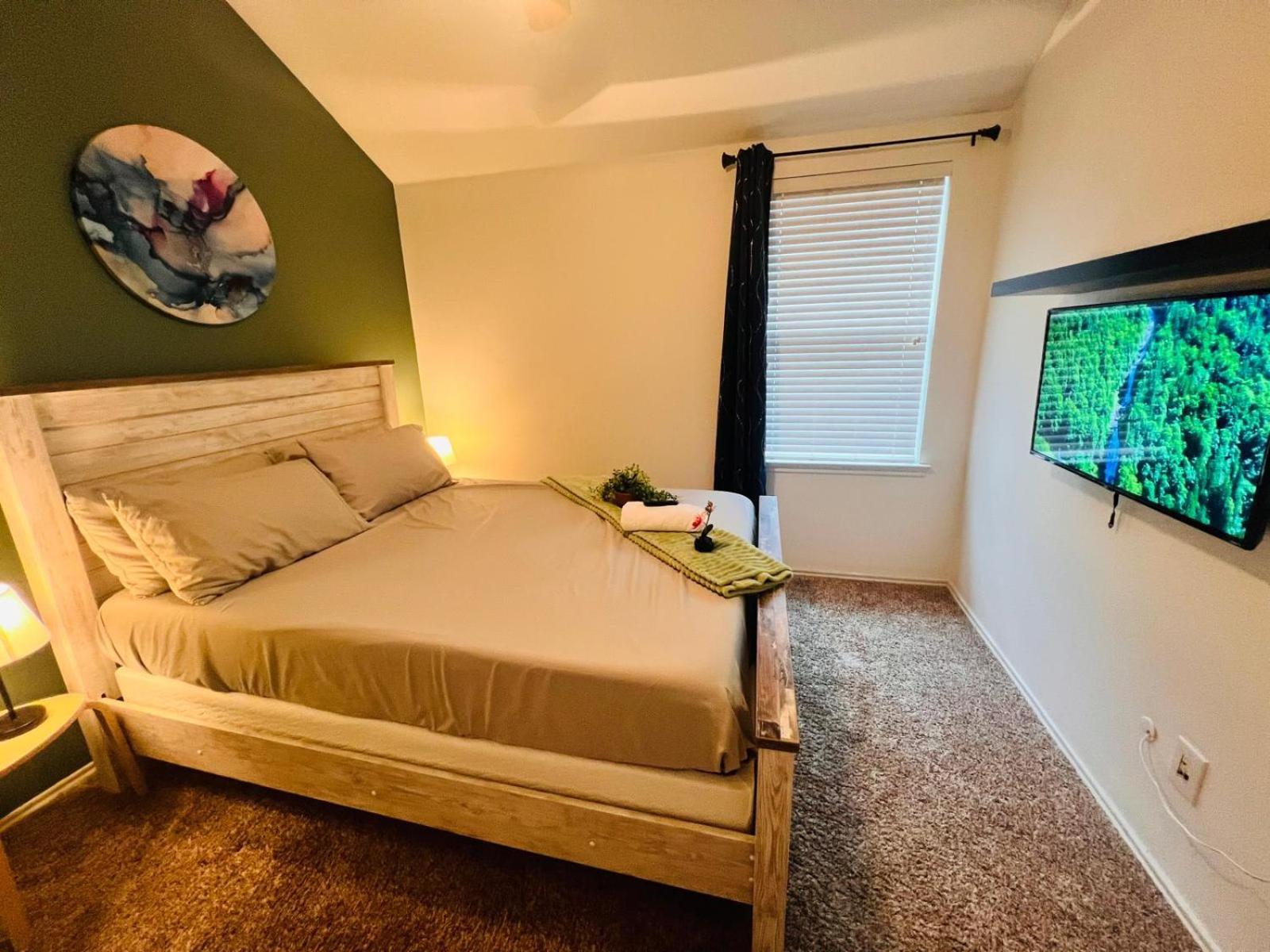 Work, Play & Stay King Bed With Foosball! Aubrey 외부 사진